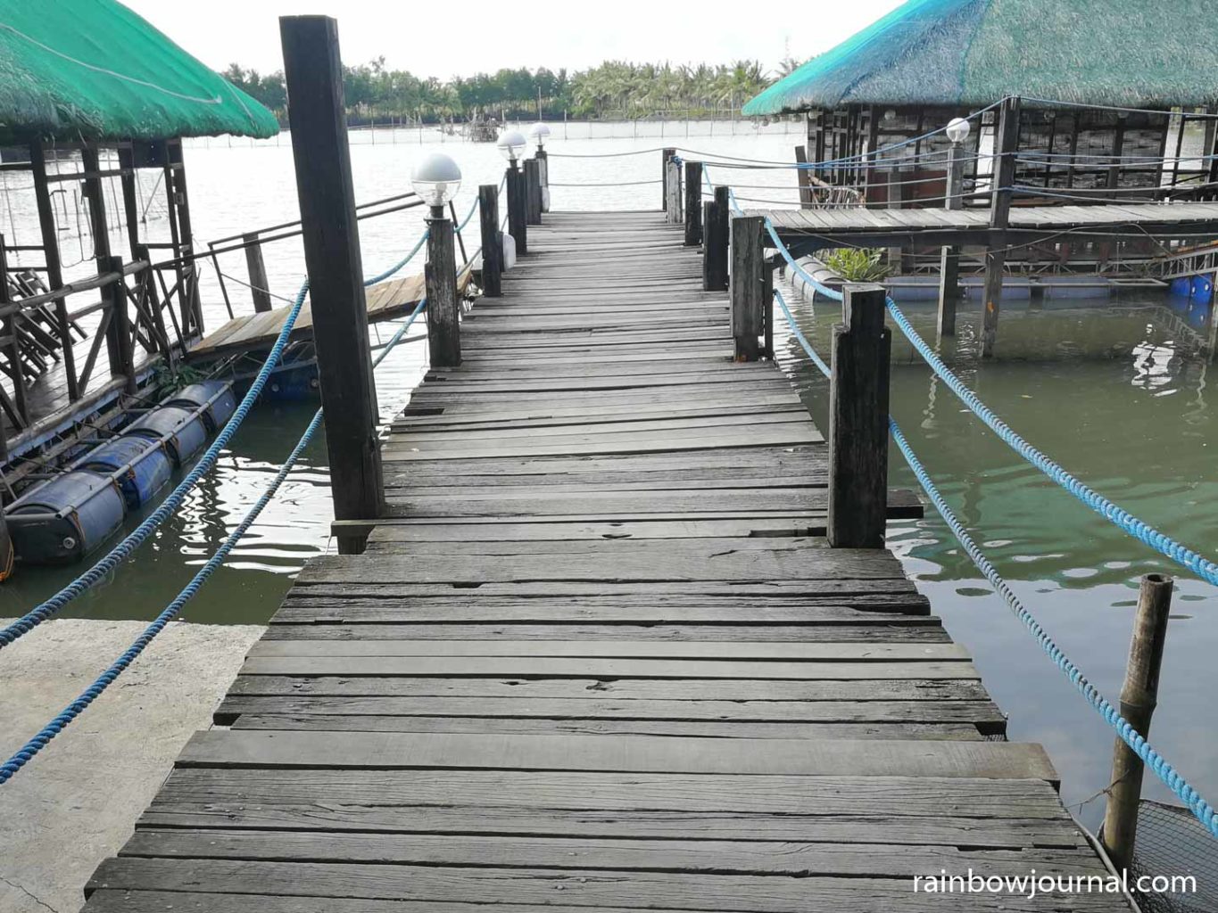 Floating cottages at Ciudad Elmina restaurant in Pangasinan