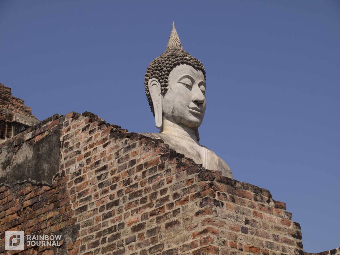 One of two Buddha's guarding the entrance to Wat Yai Chai Mongkhol's main temple
